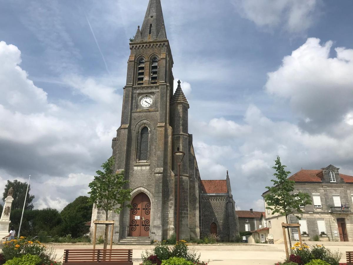 Willa Le Petit Maison Montembœuf Zewnętrze zdjęcie